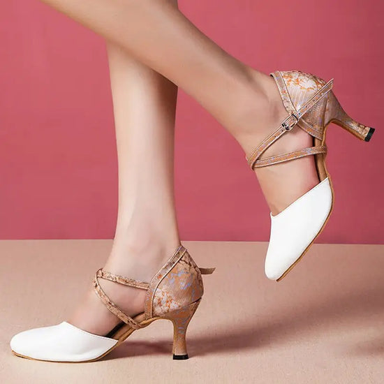 Chaussure de Danse Latine Bout Fermé | Lady's Dance Shoes