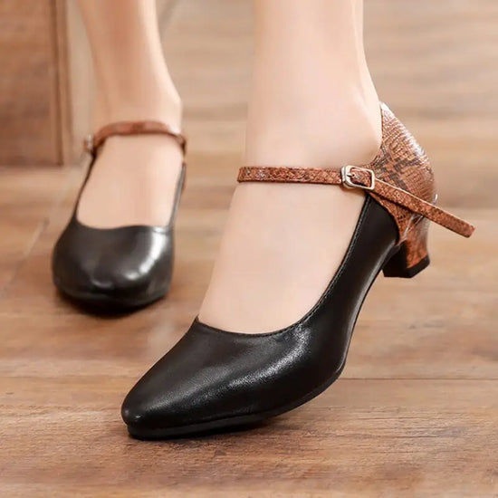 https://ladysdanceshoes.fr/cdn/shop/products/chaussure-de-danse-salon-confortable-688.webp?v=1681493524&width=550